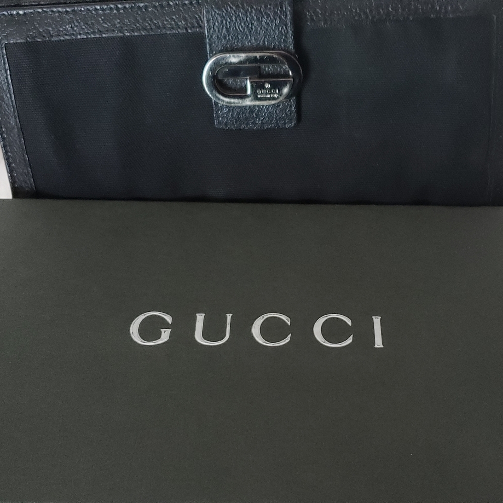 Gucci vintage wallet with original box